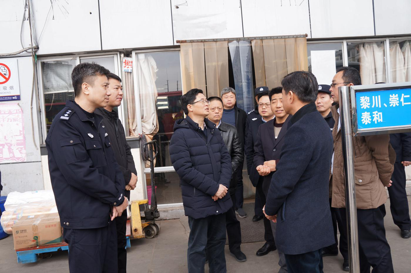 南昌市委常委、市政法委書(shū)記劉家富視察徐坊車(chē)站春運(yùn)工作