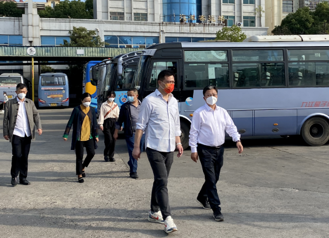 廬山管理局局長(zhǎng)、廬山市市長(zhǎng)王斌督導(dǎo)廬山市汽車(chē)站疫情防控工作