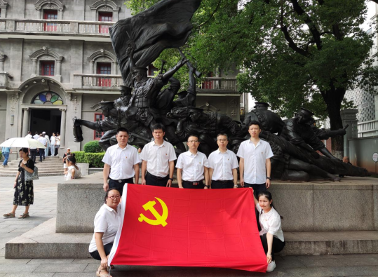 長運(yùn)科技：紅色教育基地現(xiàn)場(chǎng)獻(xiàn)禮黨的生日