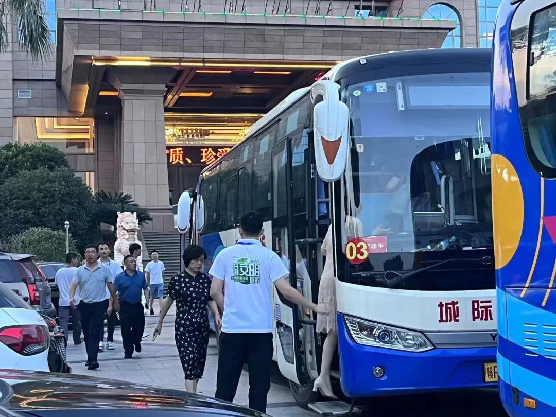 撫州長運(yùn):廣昌分公司圓滿完成蓮花節(jié)嘉賓運(yùn)輸任務(wù)