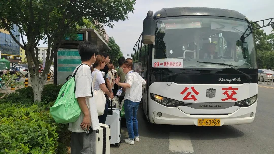 撫州長運:要開學(xué)了,“校園直通車”幫你安排妥妥的!