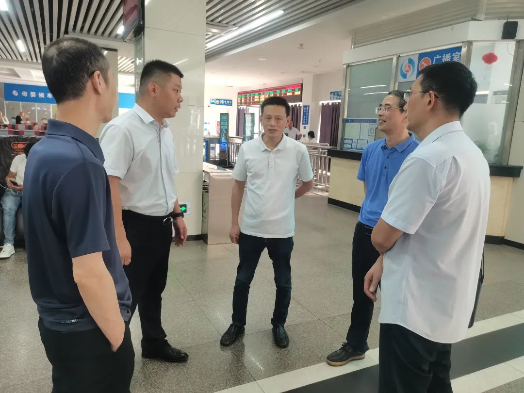 黃俊一行督查徐坊客運(yùn)分公司“雙節(jié)”前黨風(fēng)廉政、安全生產(chǎn)工作