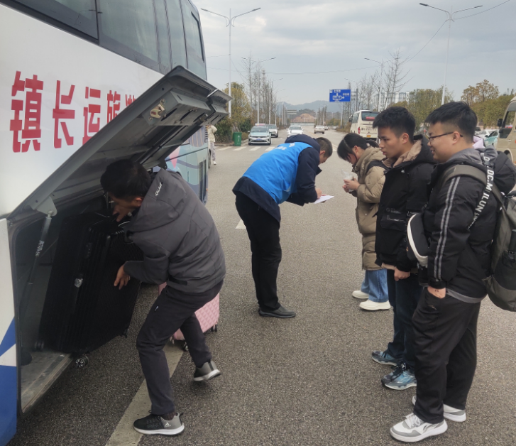 景德鎮(zhèn)長運(yùn):圓滿完成“校園直通車”首發(fā)運(yùn)輸工作