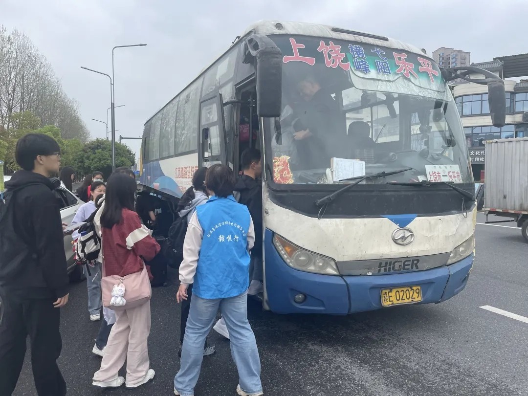 上饒汽運:打好“服務(wù)牌” 助力旅客順暢出行