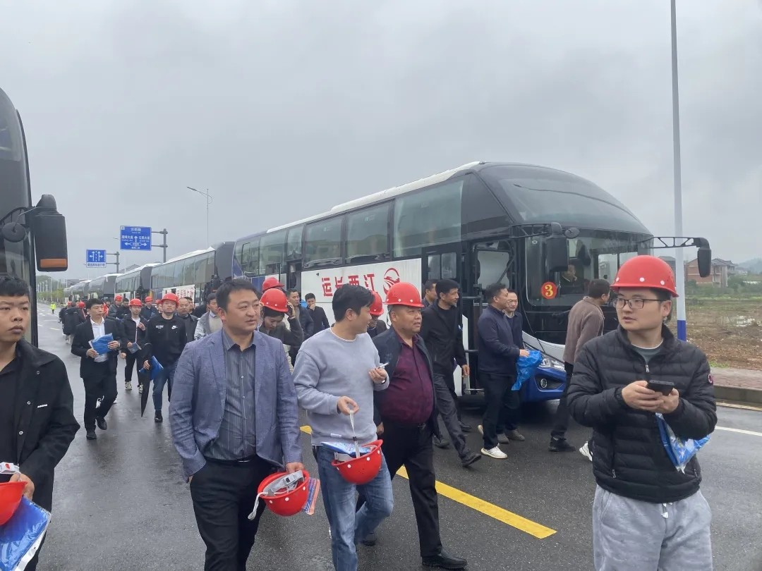 上饒汽運(yùn):圓滿完成廣豐區(qū)工業(yè)項(xiàng)目集中開(kāi)(竣)工活動(dòng)運(yùn)輸任務(wù)