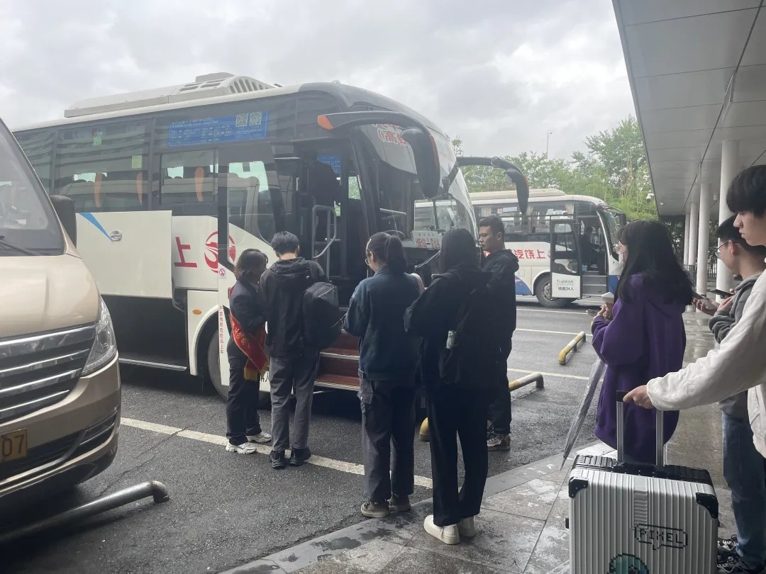 上饒汽運:“五一”期間 景區(qū)直通車用服務圈粉無數