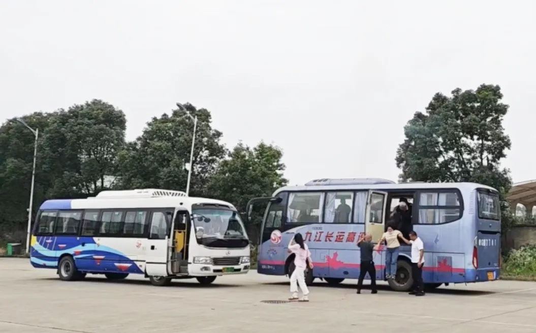 九江長(zhǎng)運(yùn):永修公司開(kāi)展道路運(yùn)輸安全生產(chǎn)應(yīng)急演練