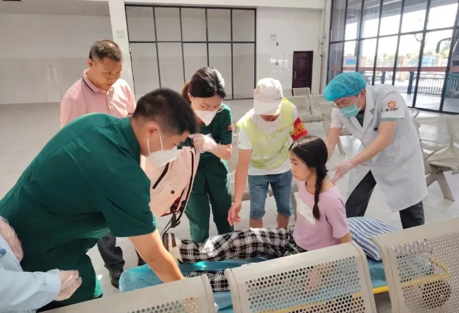新余長(zhǎng)運(yùn):驚險(xiǎn)十分鐘 車站救助患病旅客