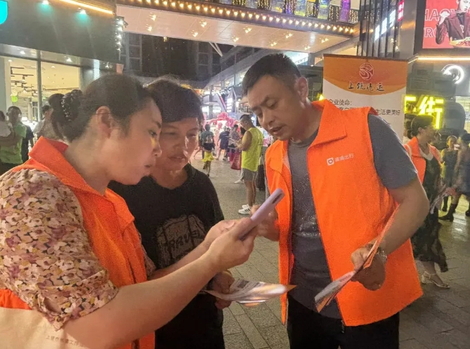 上饒汽運:站點巴士地推在酷暑中進行