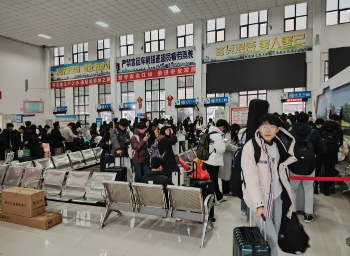 九江長運(yùn):共青公司護(hù)航旅客出行